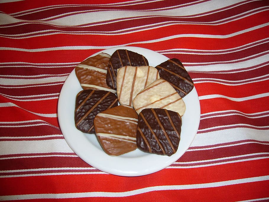 Chocolate Biscuits, Biscuits, sweet biscuits, biscuits on plate HD wallpaper