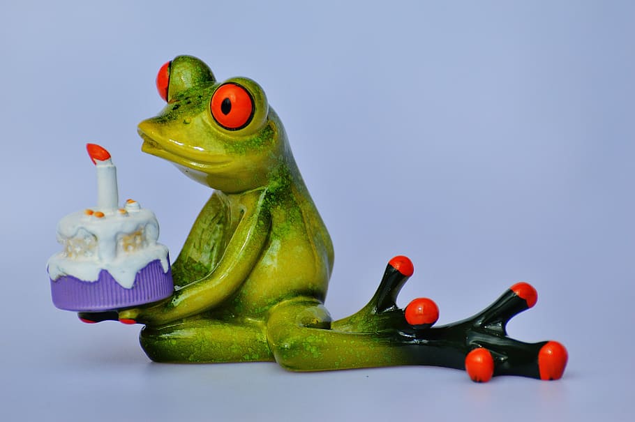 green frog holding cake figurine, Happy Birthday, Greeting, greeting card