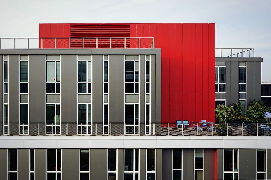 gray and red concrete building near on balcony during daytime HD wallpaper