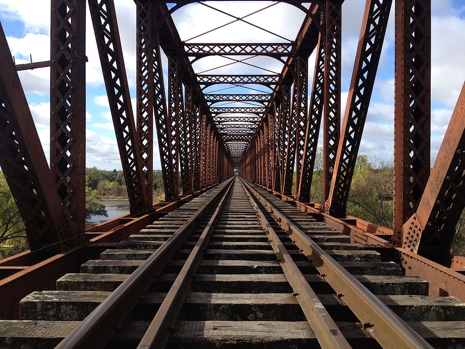 close-up photo of bridge train railways, florida, august 25 HD wallpaper