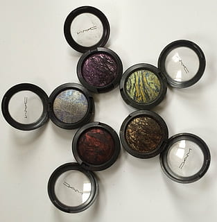 five assorted M.A.C. makeup palettes, eyeshadow, mineralize eyeshadow HD wallpaper