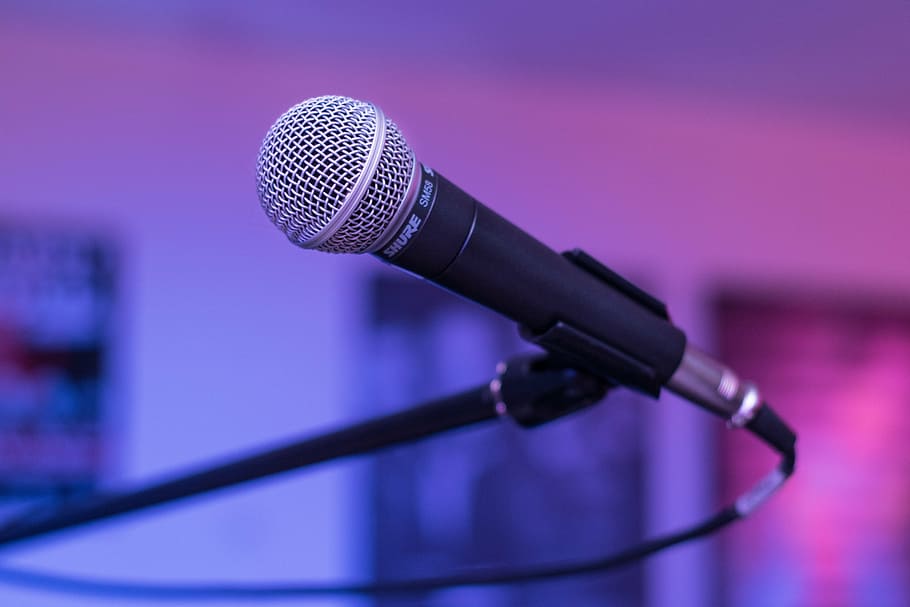 selective focus of a dynamic microphone with stand, live music, HD wallpaper