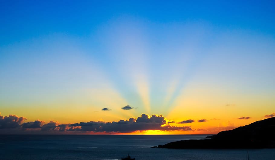 blue sea during sunset, cloudscape, sunrise, rays, light, colorful HD wallpaper