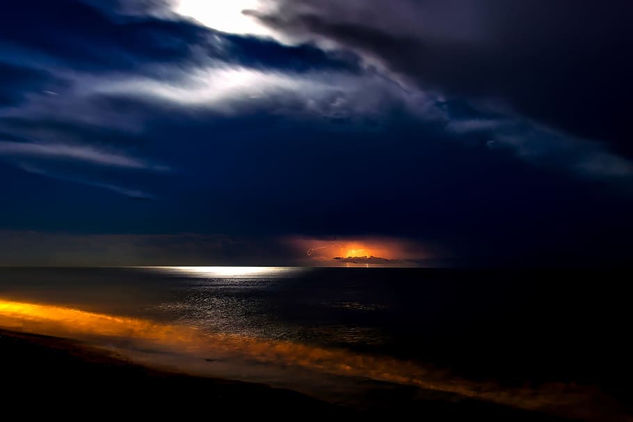 beach during golden hour, sea, ocean, sunset, night, evening HD wallpaper