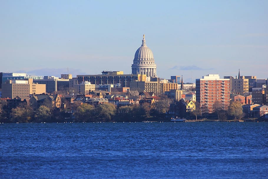 buildings near body of water, Madison, Wisconsin, urban, skyline, HD wallpaper