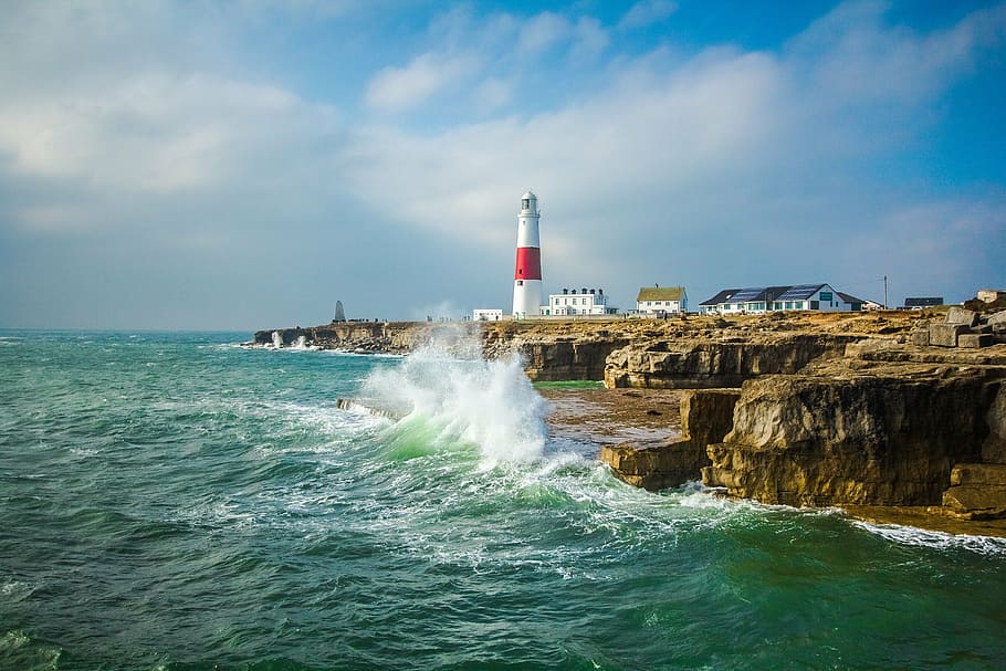 white and red lighthouse near the cliff, ocean, waves, portland HD wallpaper