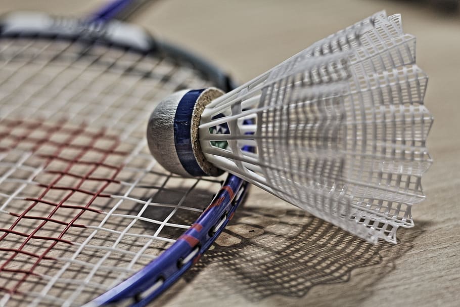 white shuttlecock and badminton racket, bat, activity, leisure, HD wallpaper