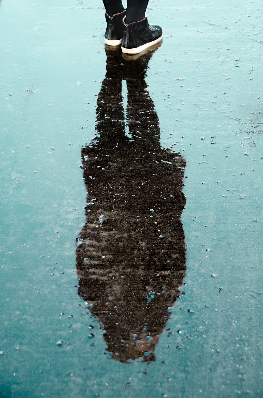shadow of a person standing on pathway, woman, reflection, cold HD wallpaper