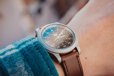 Watch, person's wearing silver watch at 3:10, hand, time, leather HD wallpaper