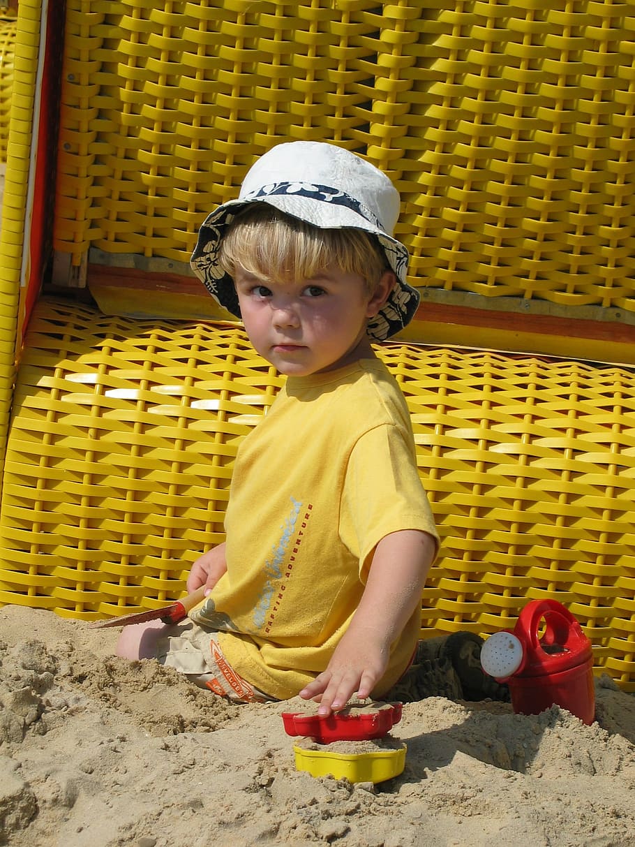 Child, Play, Sand, Beach, digging, sandalwood, beach chair, HD wallpaper