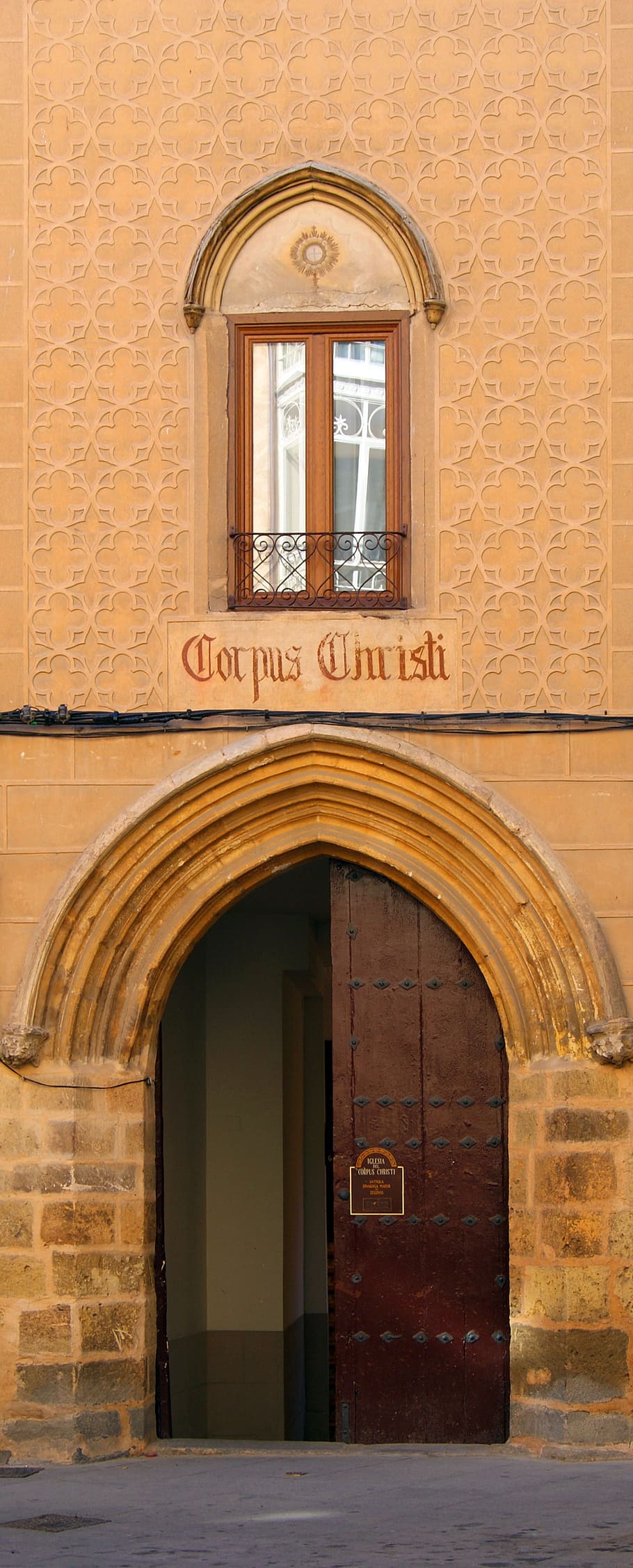 door, church, facade, input, arc, window, temple, arch, architecture HD wallpaper