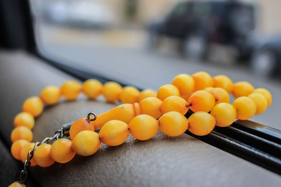 shallow focus photography of yellow tesbih prayer beads, tasbeeh