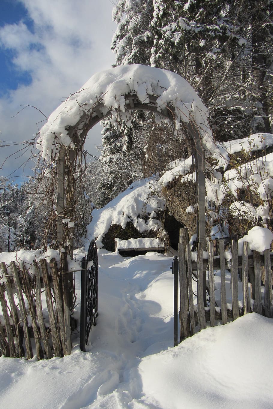 snow covered brown wooden fence, archway, winter, input, garden HD wallpaper