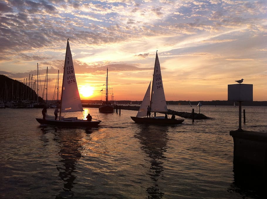 sunset, sail, ship, water, lake, mood, holiday, sailing vessel HD wallpaper