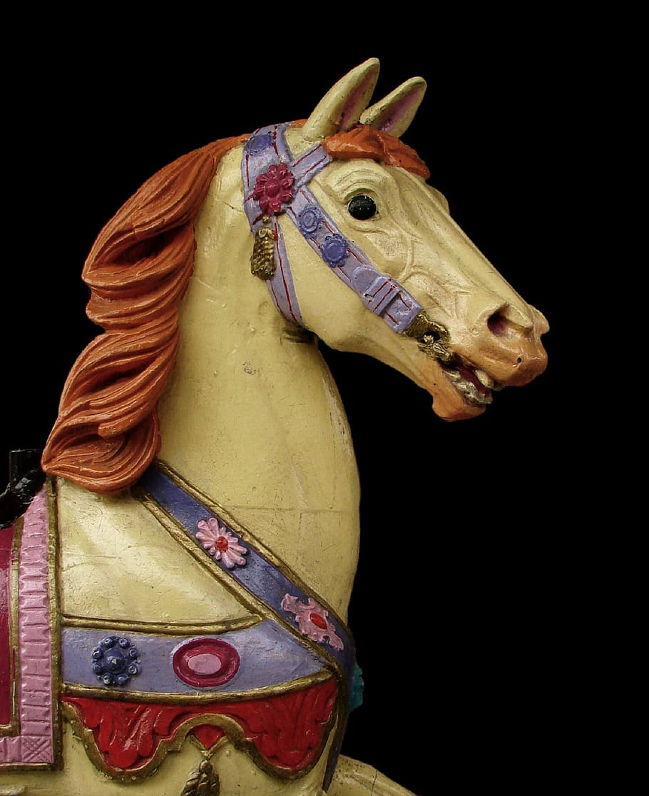 close-up photo of brown and multicolored floral horse figurine, HD wallpaper