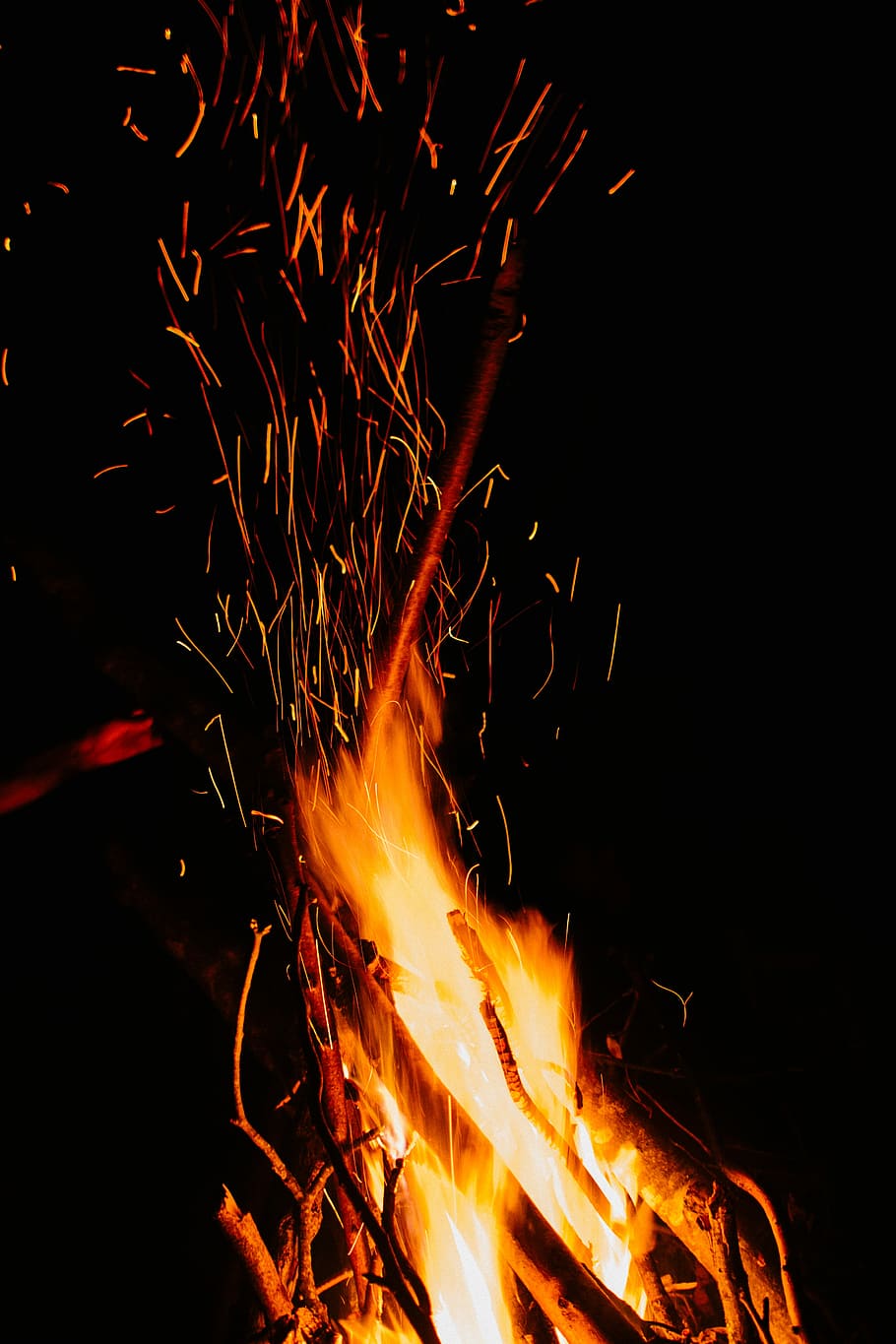 bonfire, photography of bonfire, campfire, sparkle, red, orange HD wallpaper