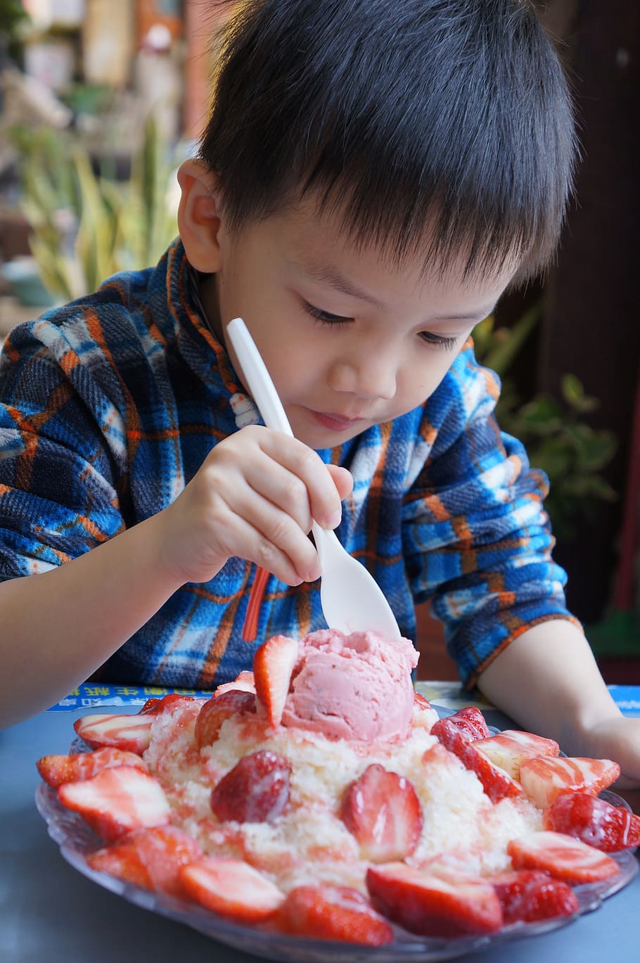 taiwan, tainan, strawberry ice, summer, children, eating ice, HD wallpaper