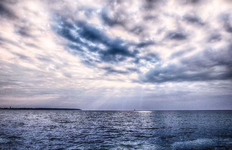 sunset, sky, clouds, dramatic, sunbeam, sea, ocean, evening HD wallpaper