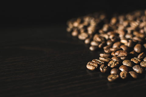 Coffee beans close up, black, black background, brown, roasted HD wallpaper