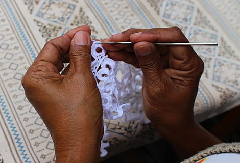 photo of person knitting floral lace textile, hands, knitted HD wallpaper