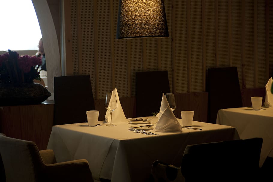 restaurant, evening, dinner, table, chair, seat, food and drink HD wallpaper