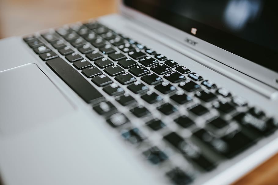Silver laptop with various items on a table, magazines, computer HD wallpaper