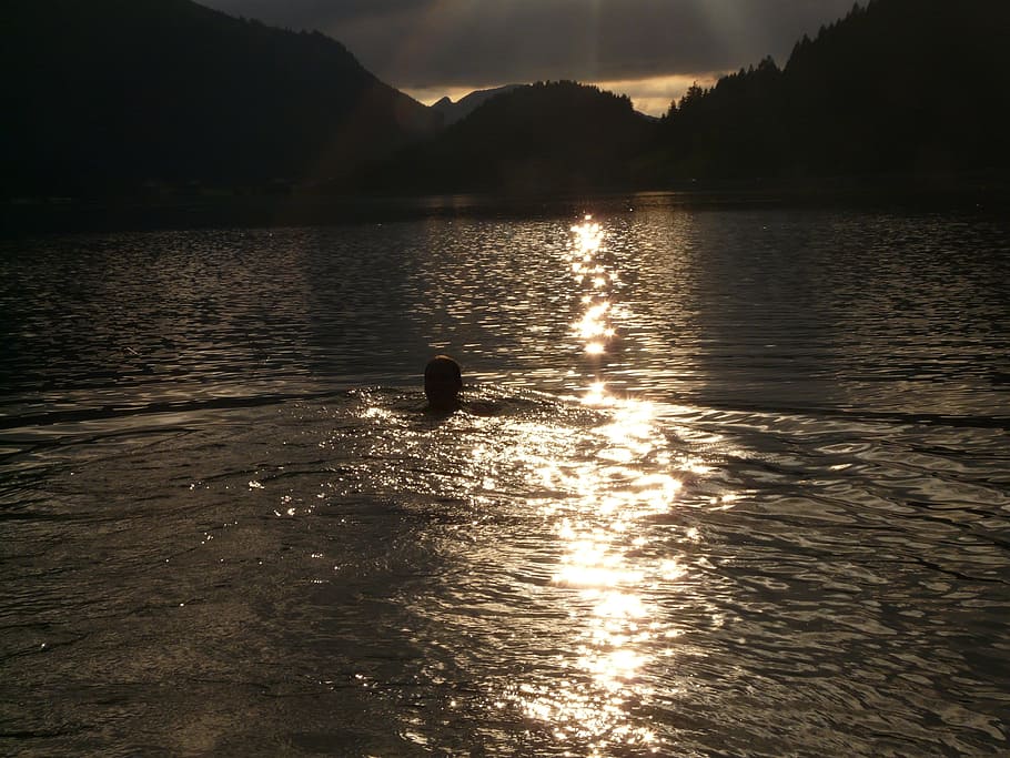 lake, swim, dark, back light, weird, threatening, water, sparkle HD wallpaper