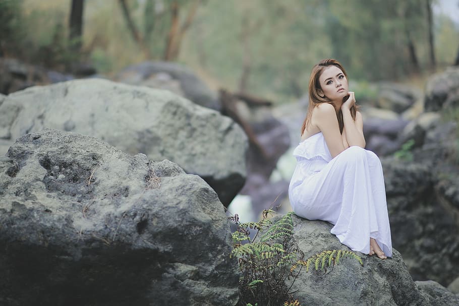 woman wearing white strapless dress sitting on the stone, blushing, HD wallpaper