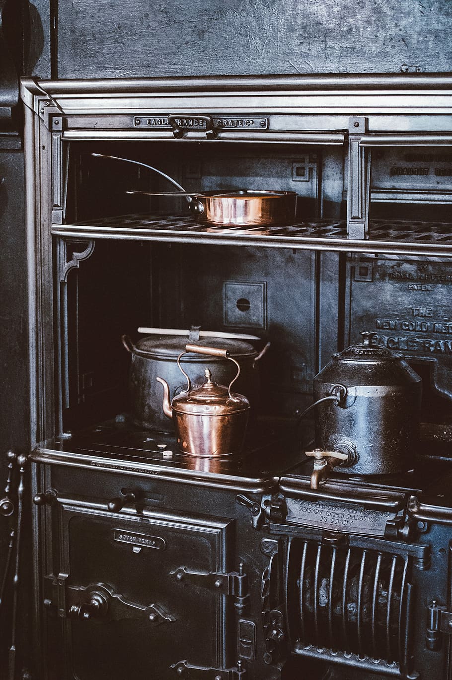Copper Kettle, Black Aga, brown samovar pot near gold-colored kettle on oven inside room HD wallpaper