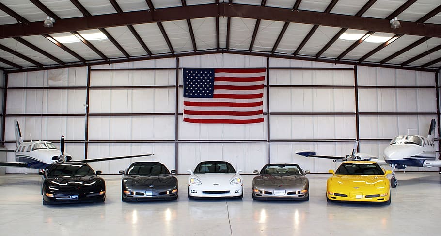 five cars parked near two planes, corvette, auto, automobile HD wallpaper