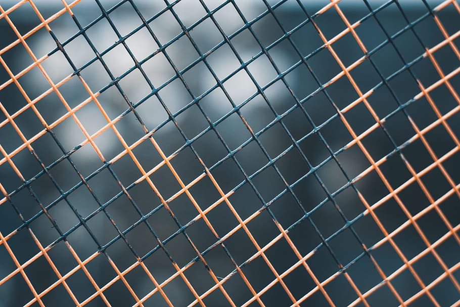 black and brown cyclone fence, macro photography of green and brown net frame HD wallpaper