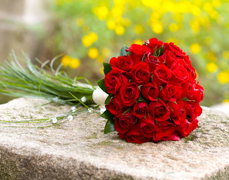 red roses bouquet on grey concrete surface, clustered, fix HD wallpaper