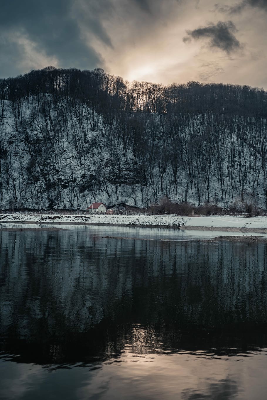 houses near body of water beside mountain, mountain reflecting on body of water HD wallpaper