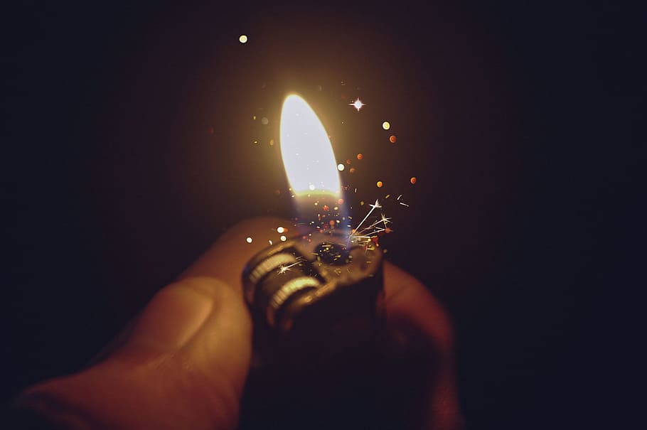 light, hand, night, dark, blur, close-up, evening, finger, fire HD wallpaper