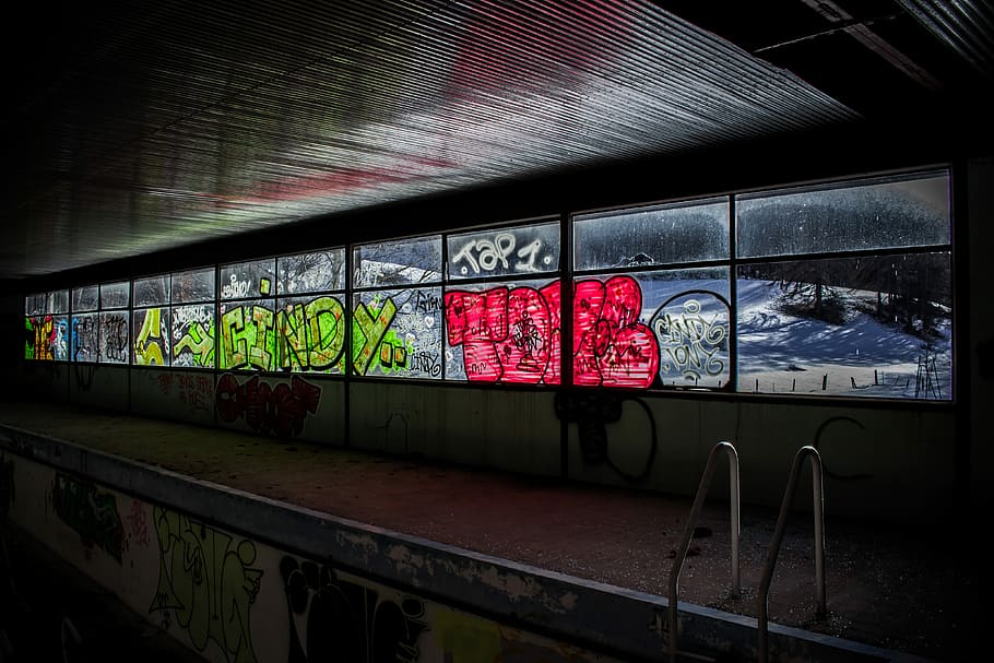 photo of windowpane with graffiti, gray steel handrail outdoor HD wallpaper