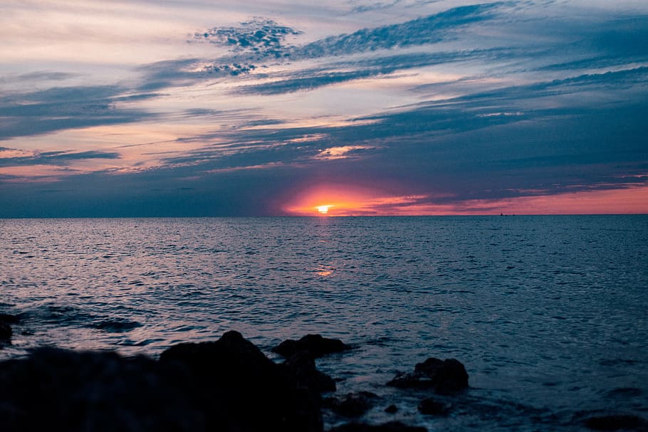 body of water during golden hour, ocean, gray, sky, nature HD wallpaper
