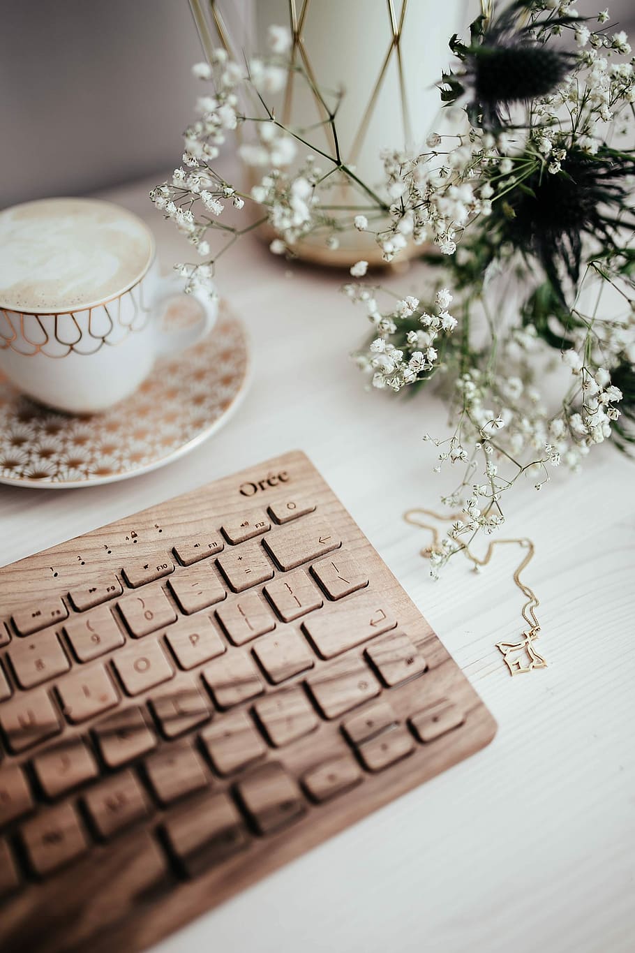 Wooden keyboard and cup of coffee, technology, desk, oree, cappucino HD wallpaper