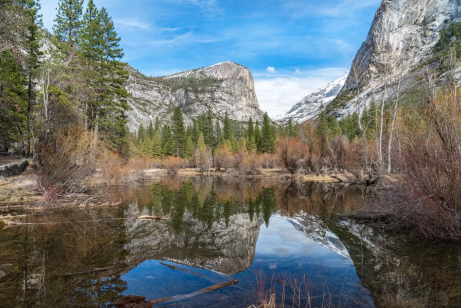 Озеро Миррор Йосемити. Mirror Lake Yosemite. Картинки фото зеркальное отражение горы.