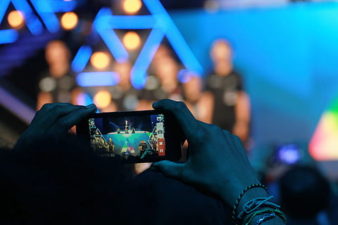 person holding a black Android smartphone, people, technology HD wallpaper