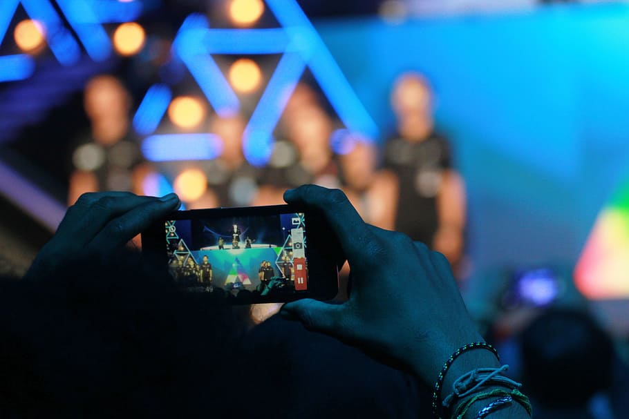 person holding a black Android smartphone, people, technology HD wallpaper