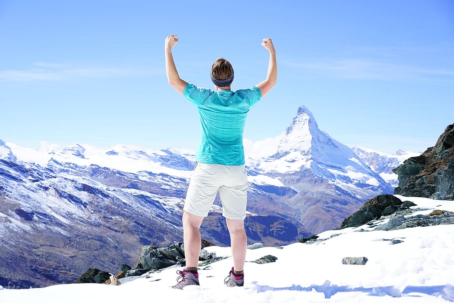 man wearing blue shirt standing on snowy area, matterhorn, holiday HD wallpaper