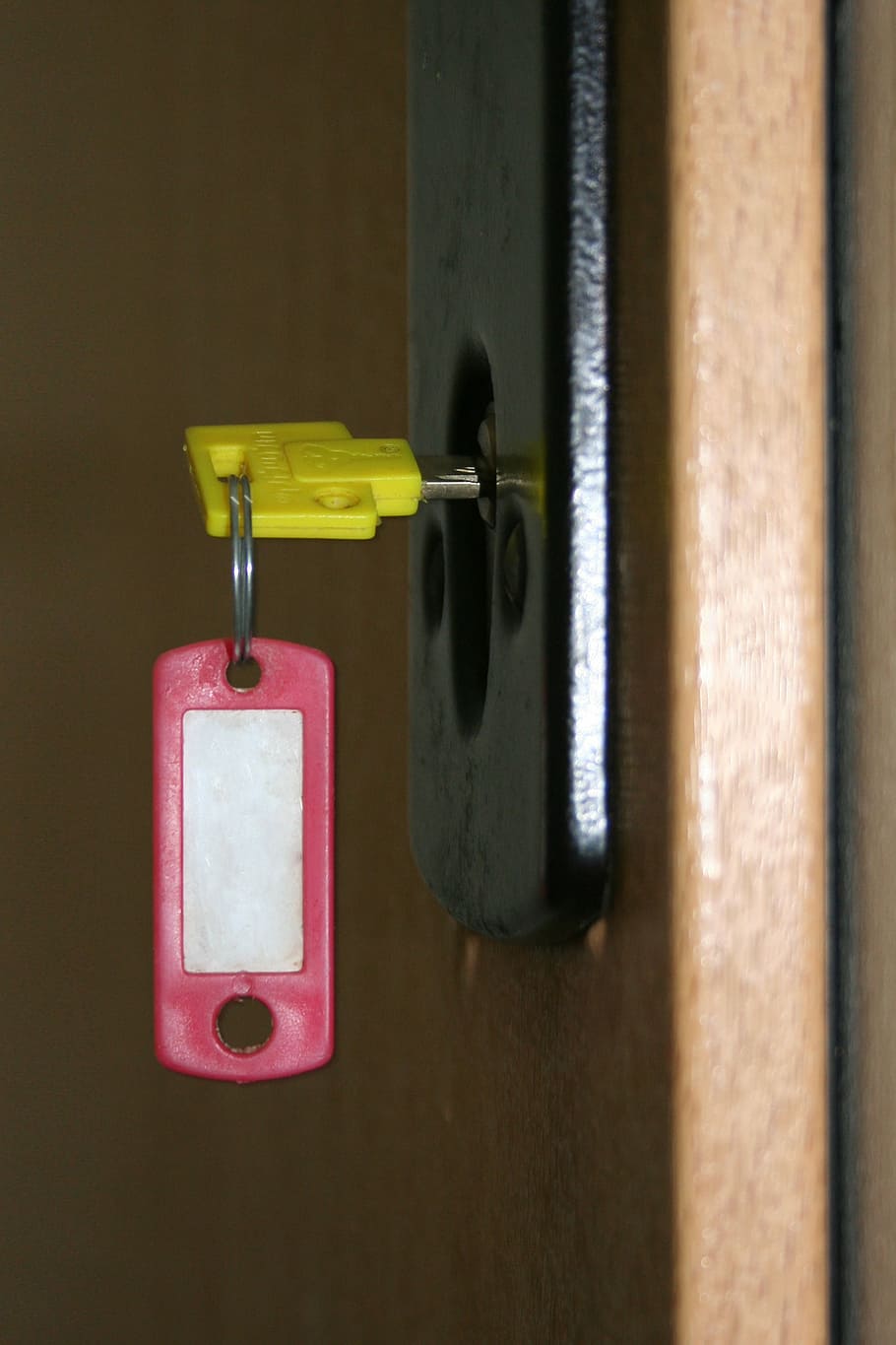 Key, Label, Lock, Locking, security, safety, hanging, close-up HD wallpaper
