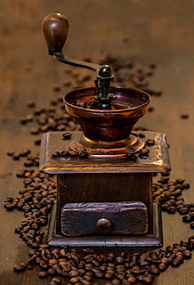shallow focus photography of brass-colored coffee grinder, old coffee grinder HD wallpaper
