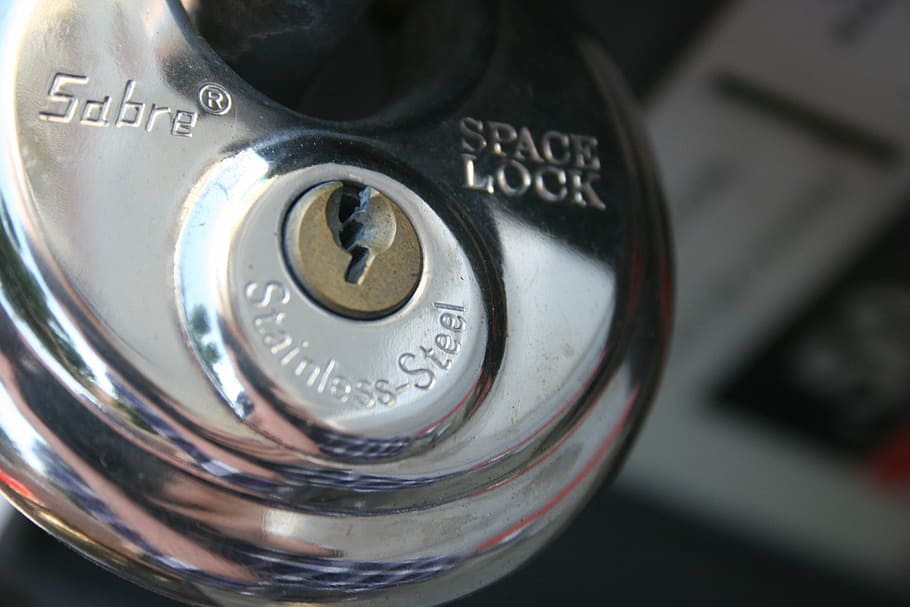 lock, key, padlock, macro, locked, protected, sabre space lock HD wallpaper
