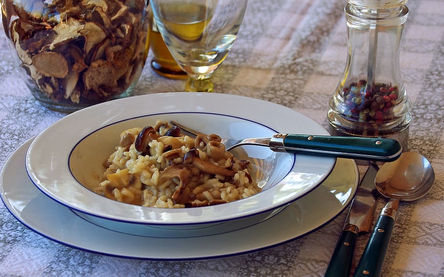 cooked dish in ceramic bowl, Rice, Mushroom, Risotto, Italian Cuisine, HD wallpaper