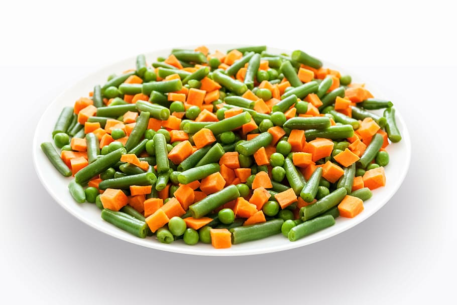 sliced carrots, beans, and green peas on round ceramic plate