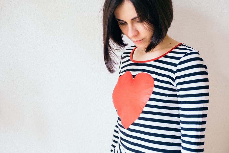 Girl with a heart on her shirt, people, women, pregnant, females HD wallpaper