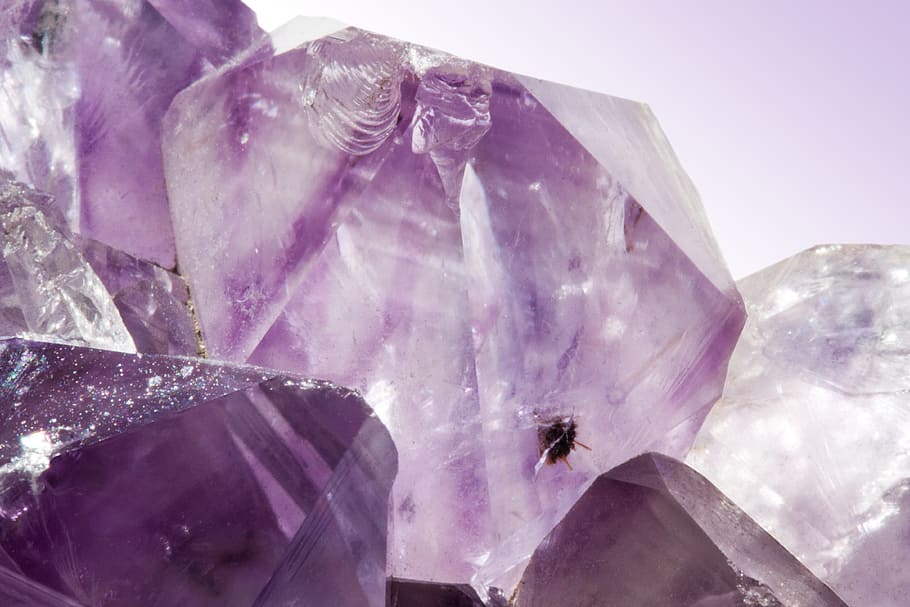 purple gemstone in macro shot, diamond, amethyst, violet, quartz HD wallpaper
