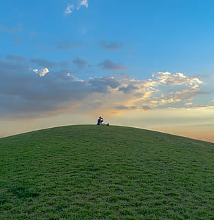 person sitting on top of hills, solo, backlight, autumn, twilight HD wallpaper