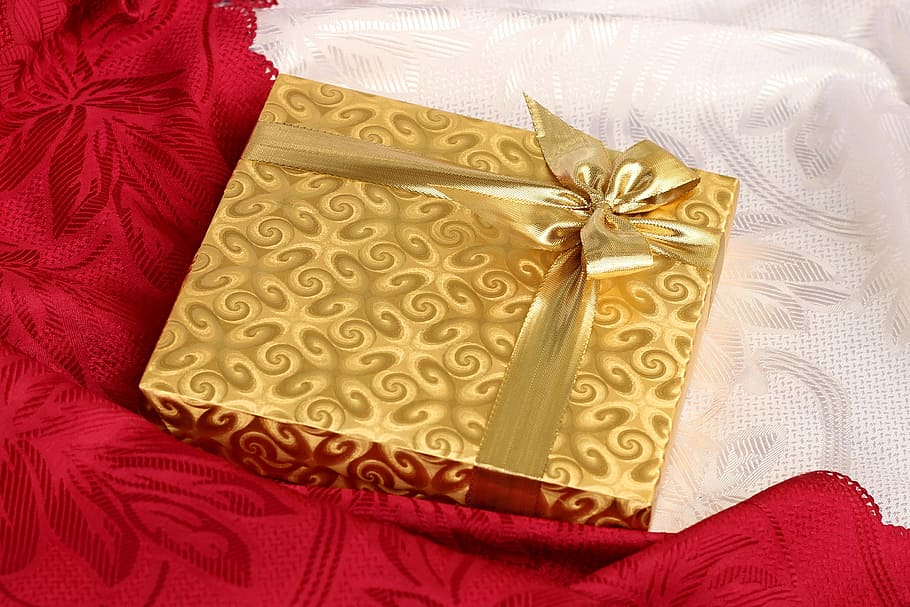 square beige gift box on white and red linen, present, background HD wallpaper